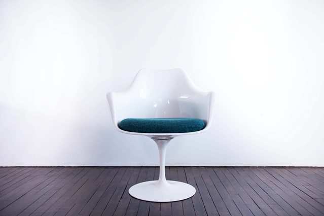 Eero Saarinen, Bird Chair , Saarinen table, Florence Knoll, Credenza,